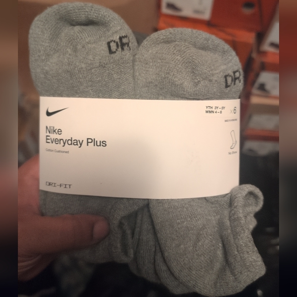 Nike Everyday Plus Athletic Socks in Gray Women's Size 4-6